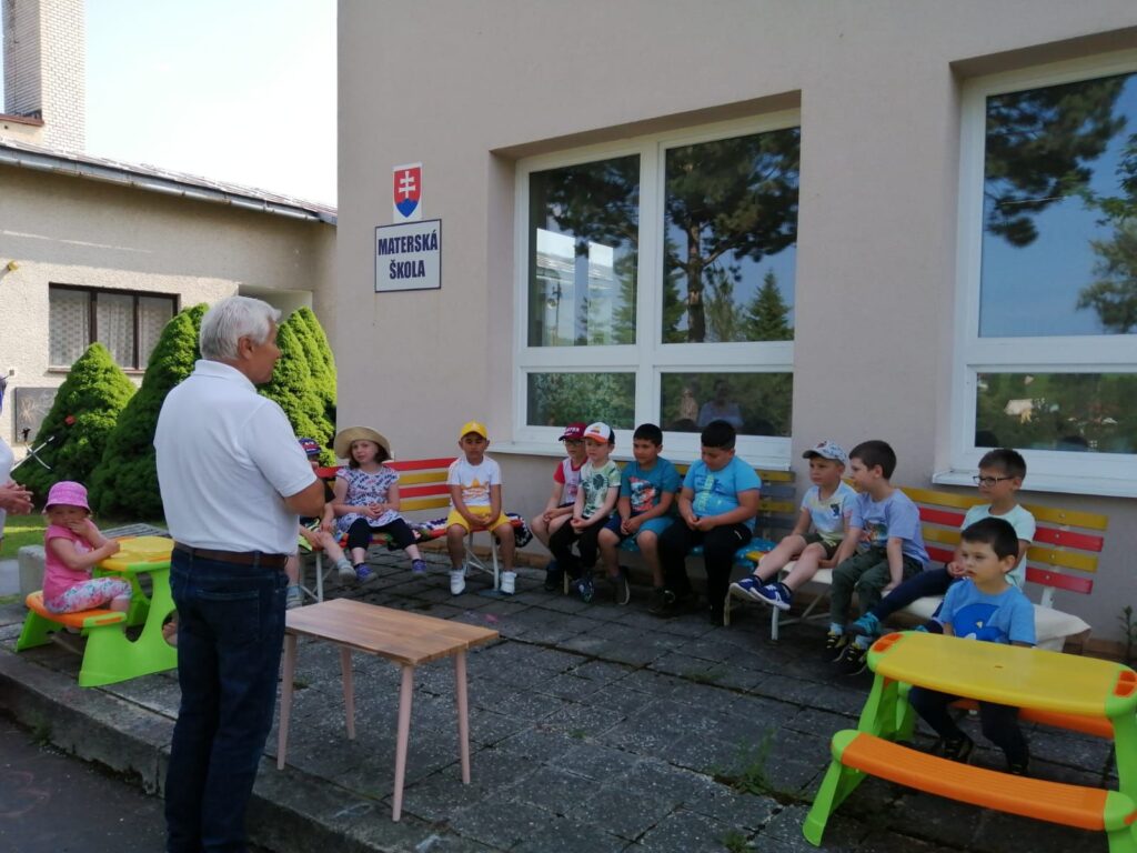 Včelár zo Severného Spiša - Jozef Lešiga 2. Pri detoch v MS Jarabina 1K JPEG